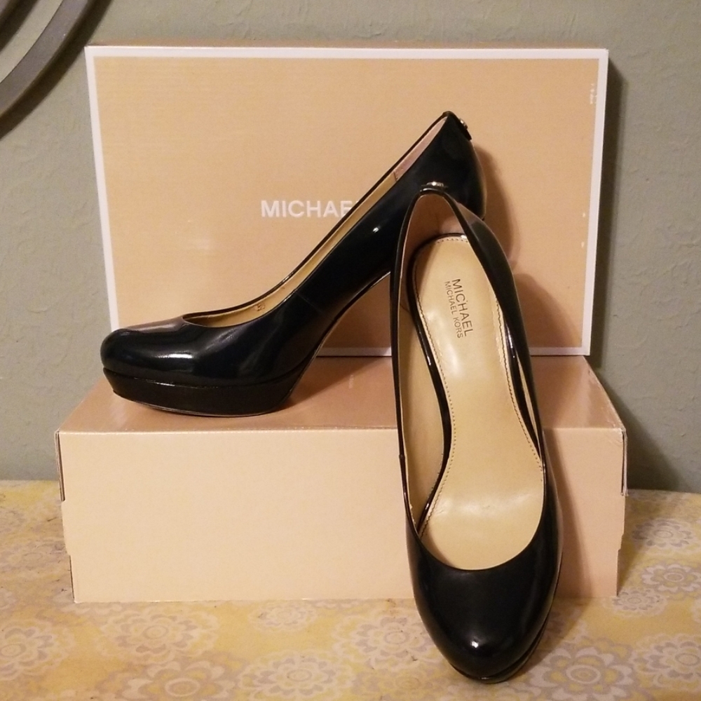 Michael Kors navy heels